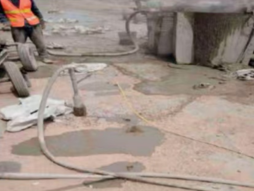 翁田镇水泥混凝土路面板底注浆技术 路面脱空注浆整治方案