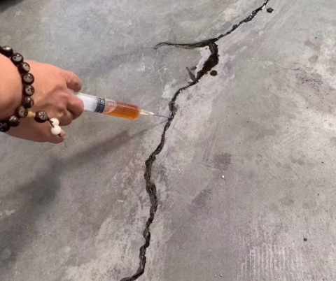 翁田镇混凝土裂缝修补技术详解​
