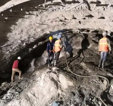 翁田镇拱顶带模注浆料的施工流程及注意事项